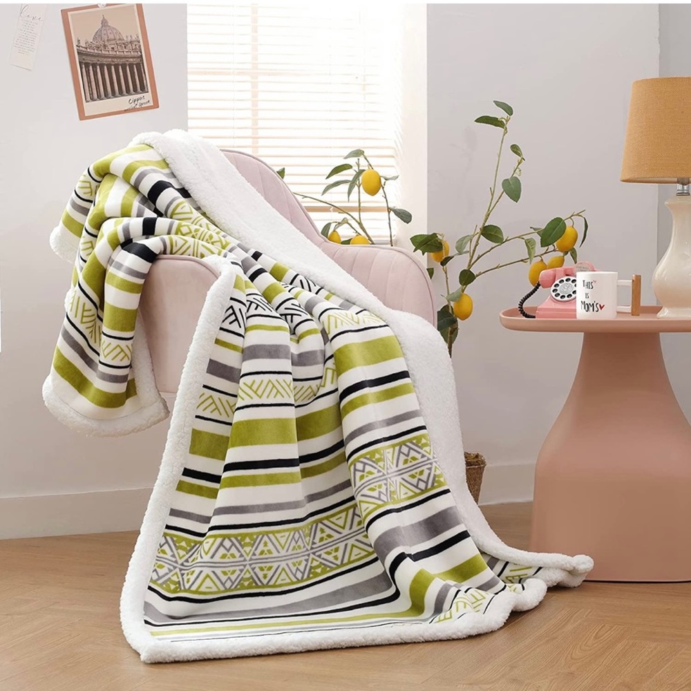 SOCHOW Sherpa Fleece Throw Blanket, Fuzzy Warm Super Soft